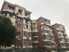 一梯两户,主卧朝南,交通便利,居家装修,诚意出售