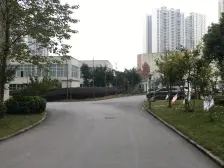 高新区轨道边大四室 户型方正 中间楼层 诚心出售