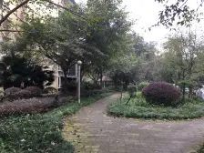 房子位于高新区曾家镇,正规两室两厅业主自住精装修。