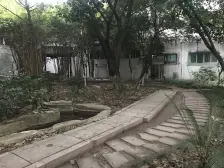 此房已满两年,正规两室,小区绿化好,近轻轨 站