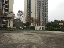 此房中间楼层,清水三房两厅,视野开阔,户型方正