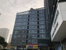 东部新城银泰城旁装修好有大露台