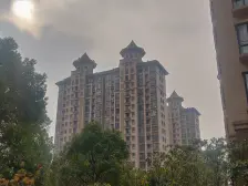 地铁口精装修3房,采光充足,小区环境优美,户型方正