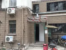 小区周边覆盖医疗,教育,商业等多类生活设施。