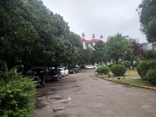 小区紧挨湛南路,采光效果好,小区可停车,出行便利