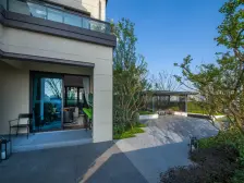 带花园、露台和屋顶,临河联排,含双车位,诚售