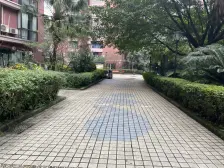 双轻轨旁 住家安静 拎包入住 朝中庭