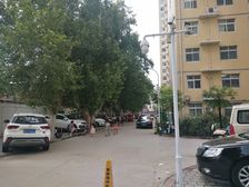 此房有证满五不唯一简单装修。看房方便