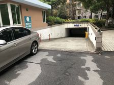 新出安静位置中区两房,正对小区绿化,视野好,可直接拎包入住