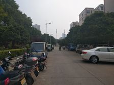 中兴路湛河畔电梯房165平大三室精装有暖有证