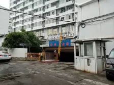 房子处于东城主山,万达广场商圈,高层安静保养好,