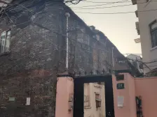 整幢三面临空,有两个停车位,有天有地,南院子南阳台