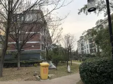 三面环水,一楼带100平米花园,带70平米入户地下室