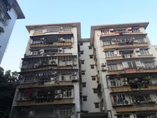 近拱北口岸电梯三房格局方正实用业主诚心出售。