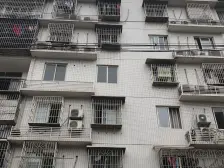 无欠款,红本在手。业主很按心卖。随时看房