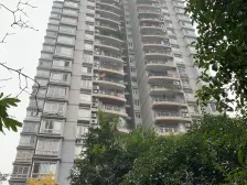 电梯房,小区在党校里,环境优美,业主诚心出售