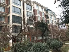 顺驰 176平 带院带地下室有车位 650价格可谈