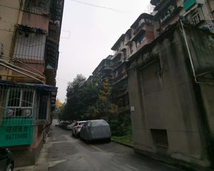 高攀路17号3室1厅东南