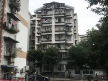 此房满五年,证在手,顶楼层带阁楼,户型方正