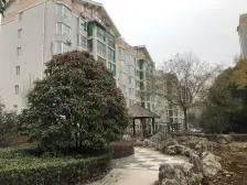 民航花园 中间楼层采光好 装修好 电梯房 满二