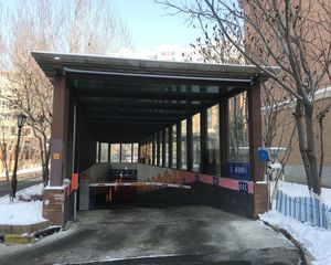 此房产权明晰,户型方正,采光足取暖好,临地铁