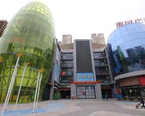 奥园广场精装3房,电梯中层,新装修,看房方便。