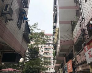 大一房一厅,采光通风好,业主诚心放卖,宽敞楼梯