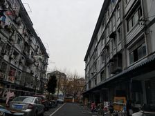 四楼采光好两房满五年一诚意出售看房也很方便