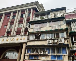 新疆石油花园三期2室1厅东南