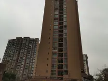 万达旁,三号轻轨,精装两室,诚心出售