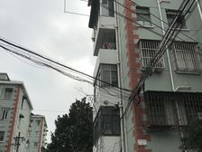 精装修,主卧朝南,一梯两户,小区中心位置,采光充足