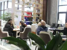 房子户型端正视线好每个房间都可以正看高铁站