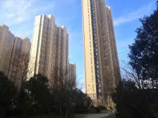 不临街不临路,双地铁口,出家门进校门,随时看房