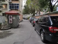 此房满二年 ,朝南户型,楼层好,带露台,边配套齐全