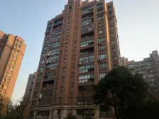 电梯房,南北通透,繁华地段,居家装修,装修齐全,带车位