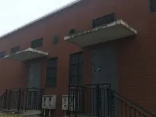 2015年小区房龄新,环境好!房子是精装修拎包住