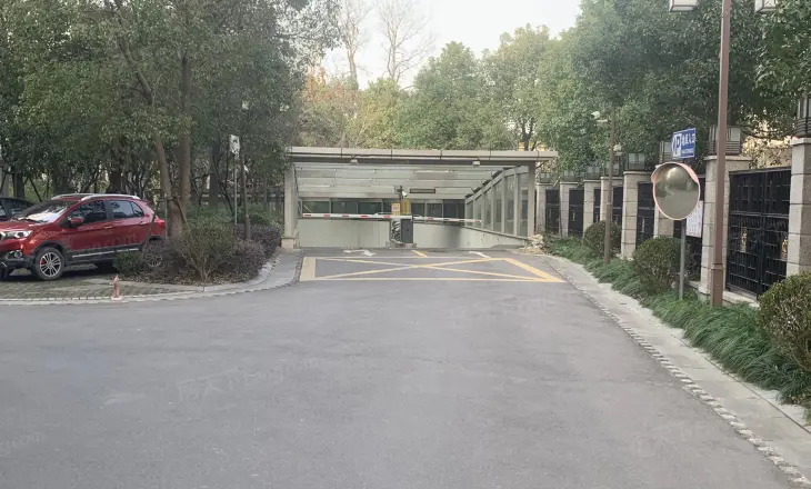 享受别墅区物业管理的2房 诚意出售 真实装修图片 真实面积和价格