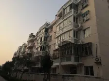 此房满五年,南北通透复式楼,视野宽阔,采光充足。