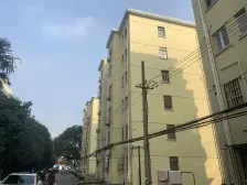 小区中间位置+中间楼层+满五年+看房方便