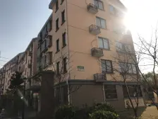 户型方正,花园位置采光很好的,业主诚意出售。