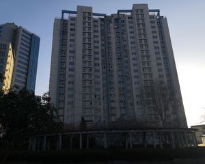 本小区两公里内有百花公园洪楼广场大润发银座印象城
