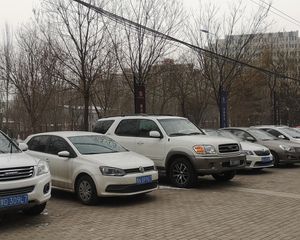 电梯七楼 纯毛坯随意装修 次新小区 物业好