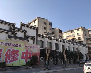 南昌路商圈商品房精装小三室急售!!