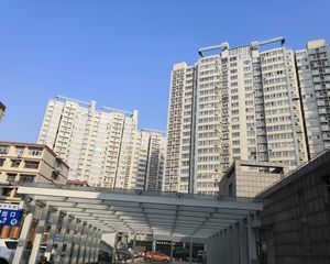 南向精装一居室,普通住宅性质,房龄新小区环境优越