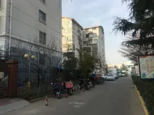 格林山庄中间楼层 刚刚精装修过 随时看房