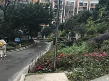 正规三房精装修,适合家庭居住和做小卖部及麻将馆。