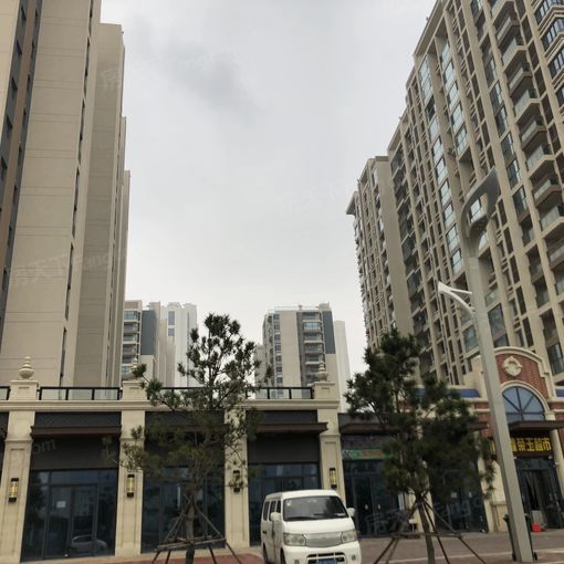 青岛东方影都3室2厅2卫南北朝向2600.00元/月出租