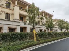 闵行南 花苑洋房小区 +高速口G1503 环境好美 三房