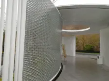 新小区,环境好,配套设施齐全,近公园,业主很诚心卖