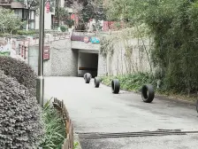 万达广场旁 轻轨站边边 正规两房 住家精装修 急卖